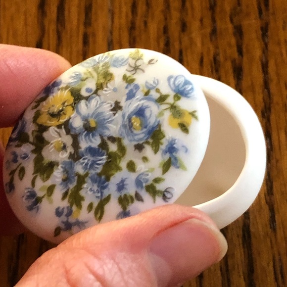 Enesco Import Jewelry - Vintage Japan trinket ring box floral wedding